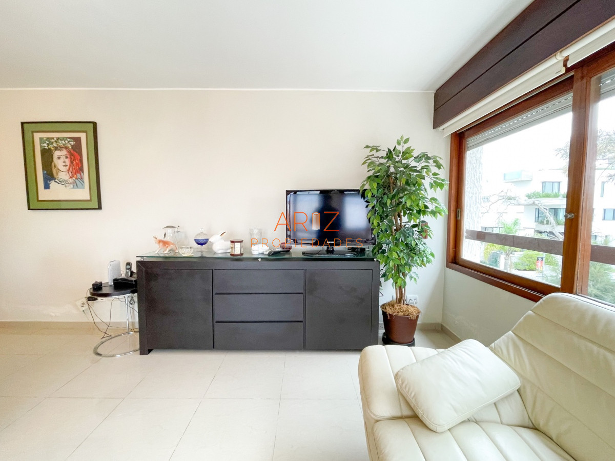 Apartamento ID.1420 - VENDO APARTAMENTO 2 DORMITORIOS 2 BAÑOS RECICLADO GRAN TERRAZA CON PARRILLERO PUNTA DEL ESTE PENINSULA