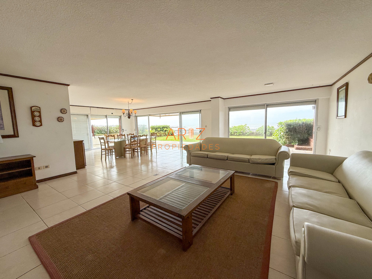 Apartamento ID.2324 - VENTA APARTAMENTO PRIMERA LINEA SEMI PISO PLANTA BAJA ESTILO CASA PENINSULA 3 DORMITORIOS Y MEDIO PUNTA DEL ESTE