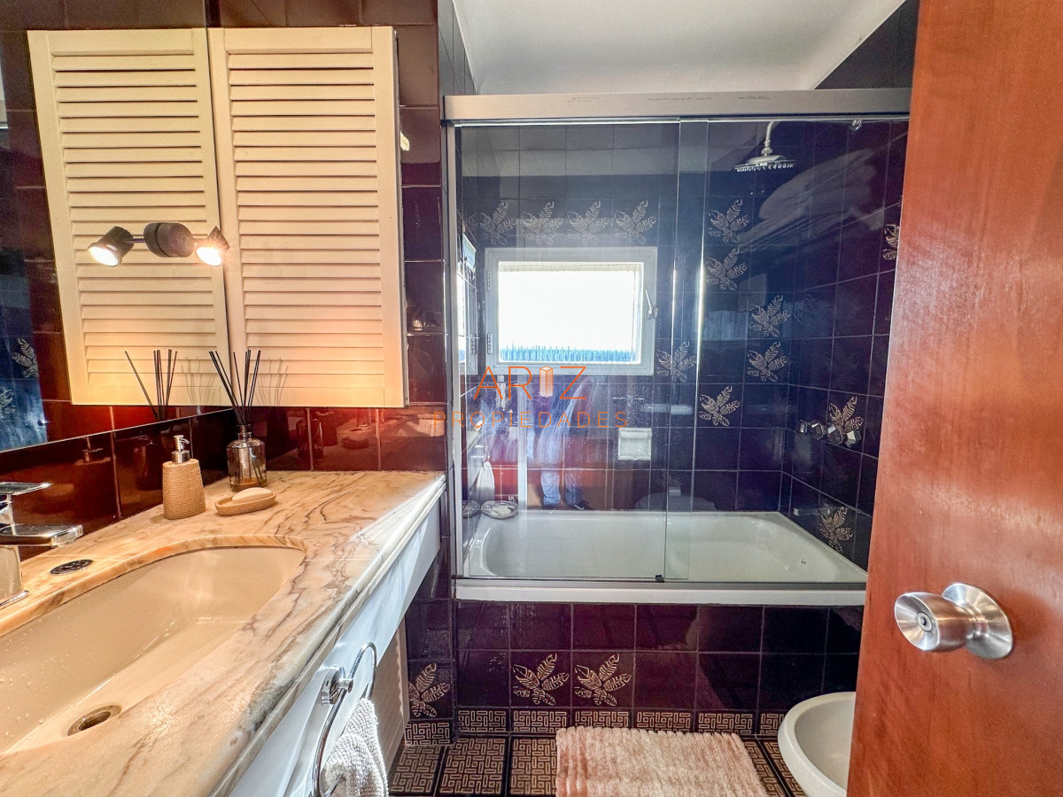 Apartamento ID.1913 - VENTA PISO ALTO APARTAMENTO 2 DORMITORIOS 2 BAÑOS SOL CASI TODO EL DIA, CONTRUCCION EXCEPCIONAL PUNTA DEL ESTE CANTEGRIL