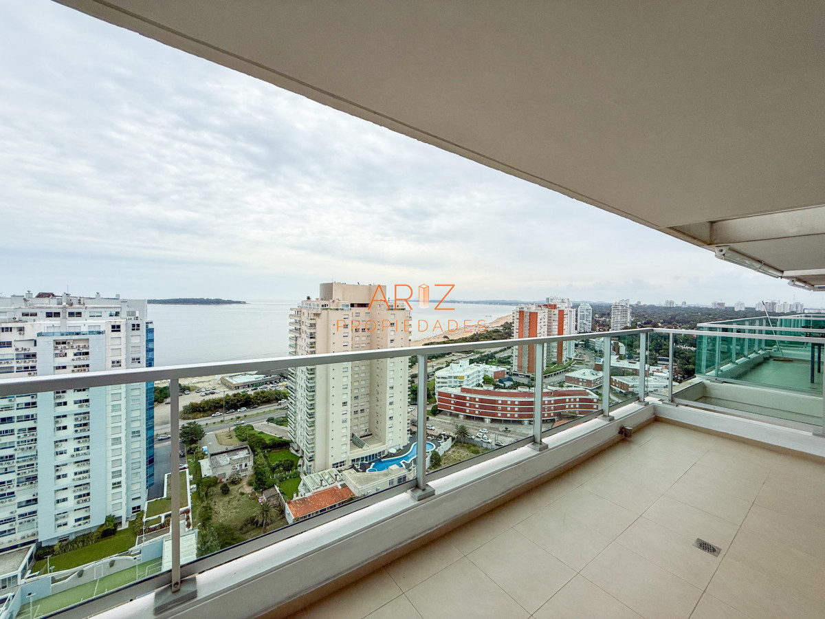 Apartamento ID.2321 - VENTA APARTAMENTO SEGUNDA LINEA 2 DORMITORIOS 2 BAÑOS PISO ALTO PLAYA MANSA A 1 CUADRA DEL MAR TODOS LOS SERVICIOS