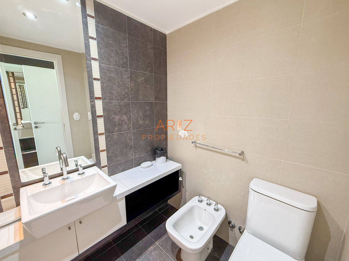 Apartamento ID.2321 - VENTA APARTAMENTO SEGUNDA LINEA 2 DORMITORIOS 2 BAÑOS PISO ALTO PLAYA MANSA A 1 CUADRA DEL MAR TODOS LOS SERVICIOS