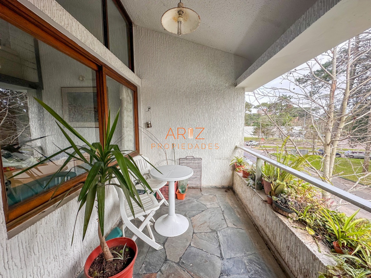 Apartamento ID.1933 - VENDO APARTAMENTO 2 DORMITORIOS Y MEDIO 2 BAÑOS TIPO DUPLEX CON DOBLE LIVING Y GRAN GUARDILLA