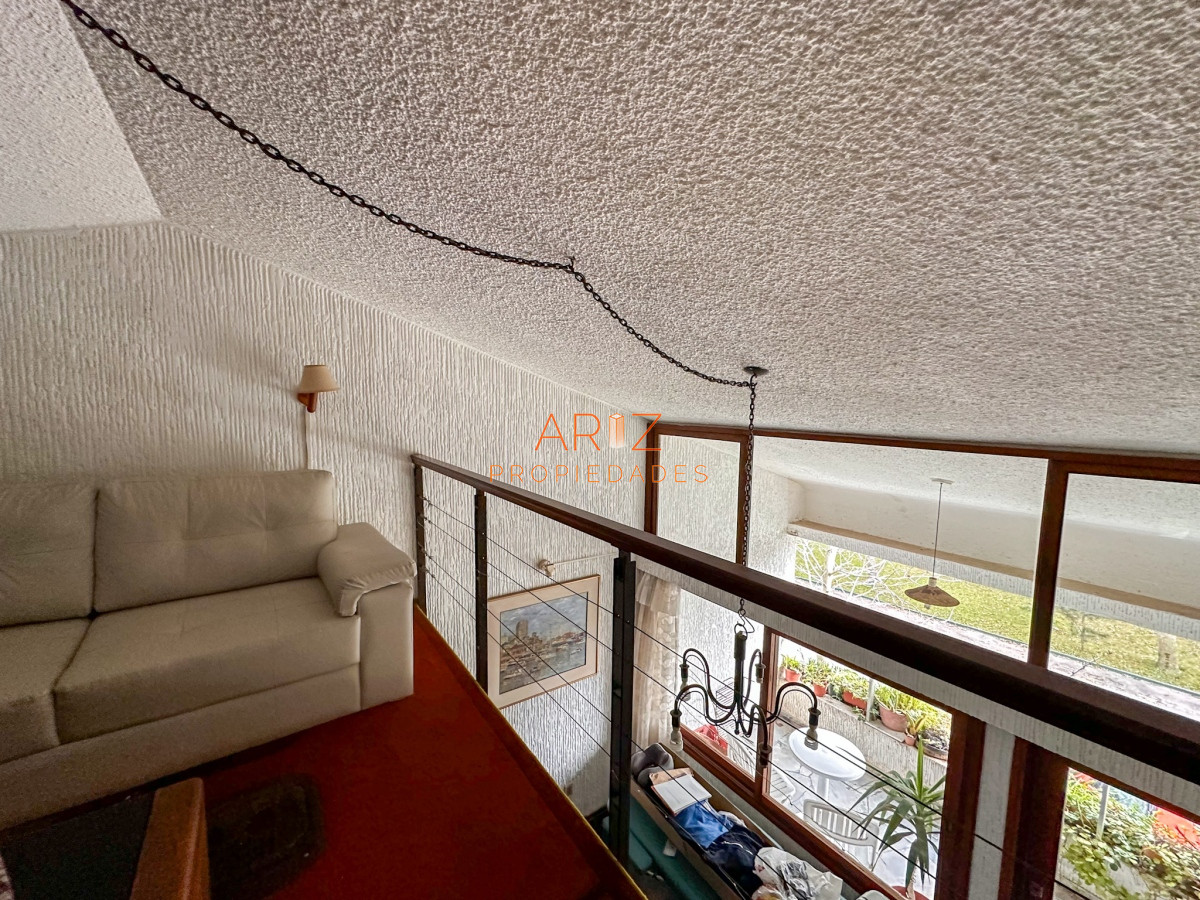 Apartamento ID.1933 - VENDO APARTAMENTO 2 DORMITORIOS Y MEDIO 2 BAÑOS TIPO DUPLEX CON DOBLE LIVING Y GRAN GUARDILLA