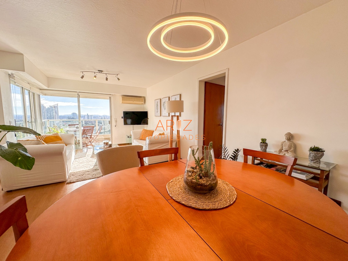 Apartamento ID.1913 - VENTA PISO ALTO APARTAMENTO 2 DORMITORIOS 2 BAÑOS SOL CASI TODO EL DIA, CONTRUCCION EXCEPCIONAL PUNTA DEL ESTE CANTEGRIL