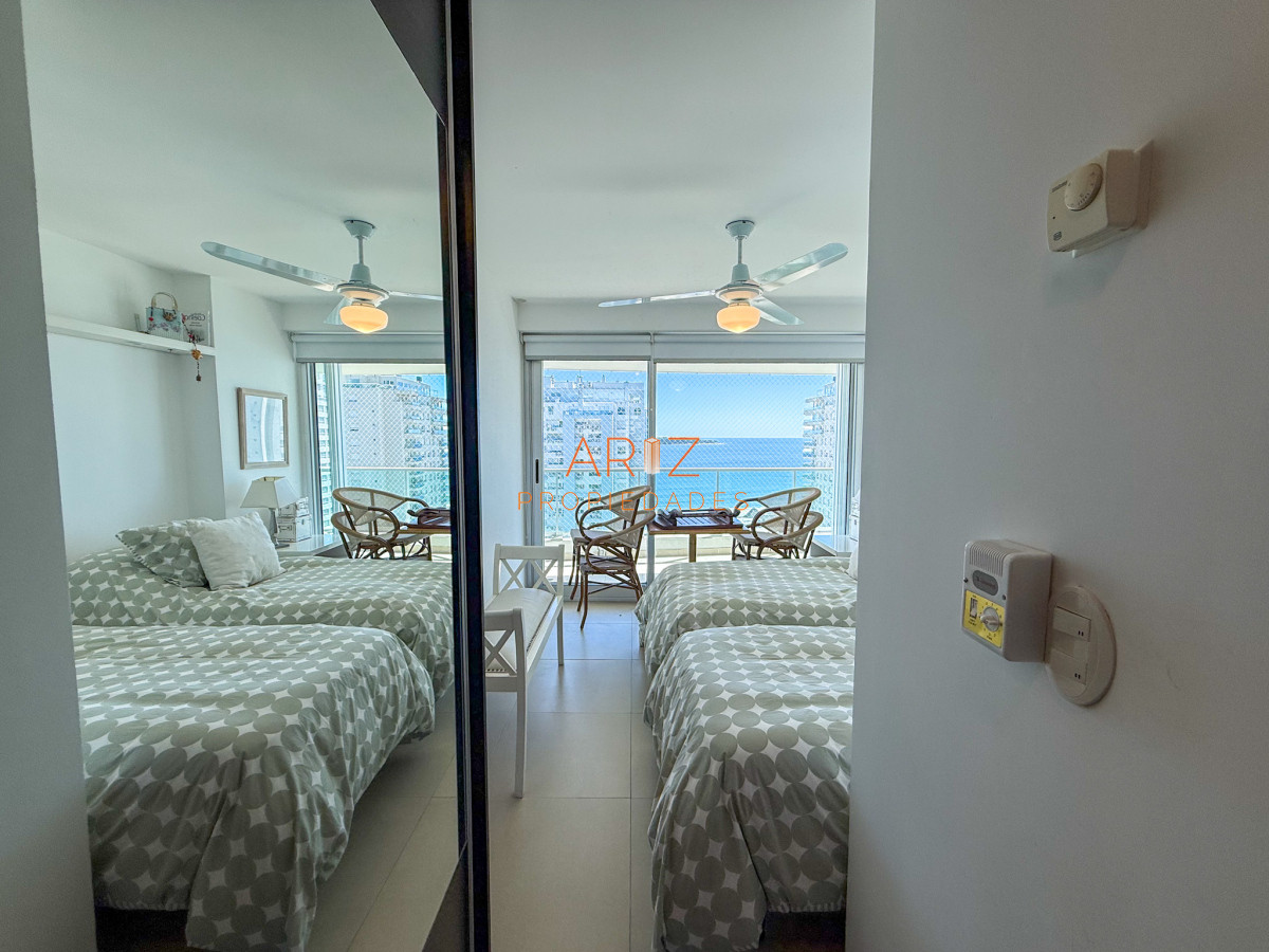 Apartamento ID.2326 - VENTA APARTAMENTO 3 DORMITORIOS EN SUITE + TOILETTE PISO ALTO SEGUNDA LINEA VISTA A LA MANSA 