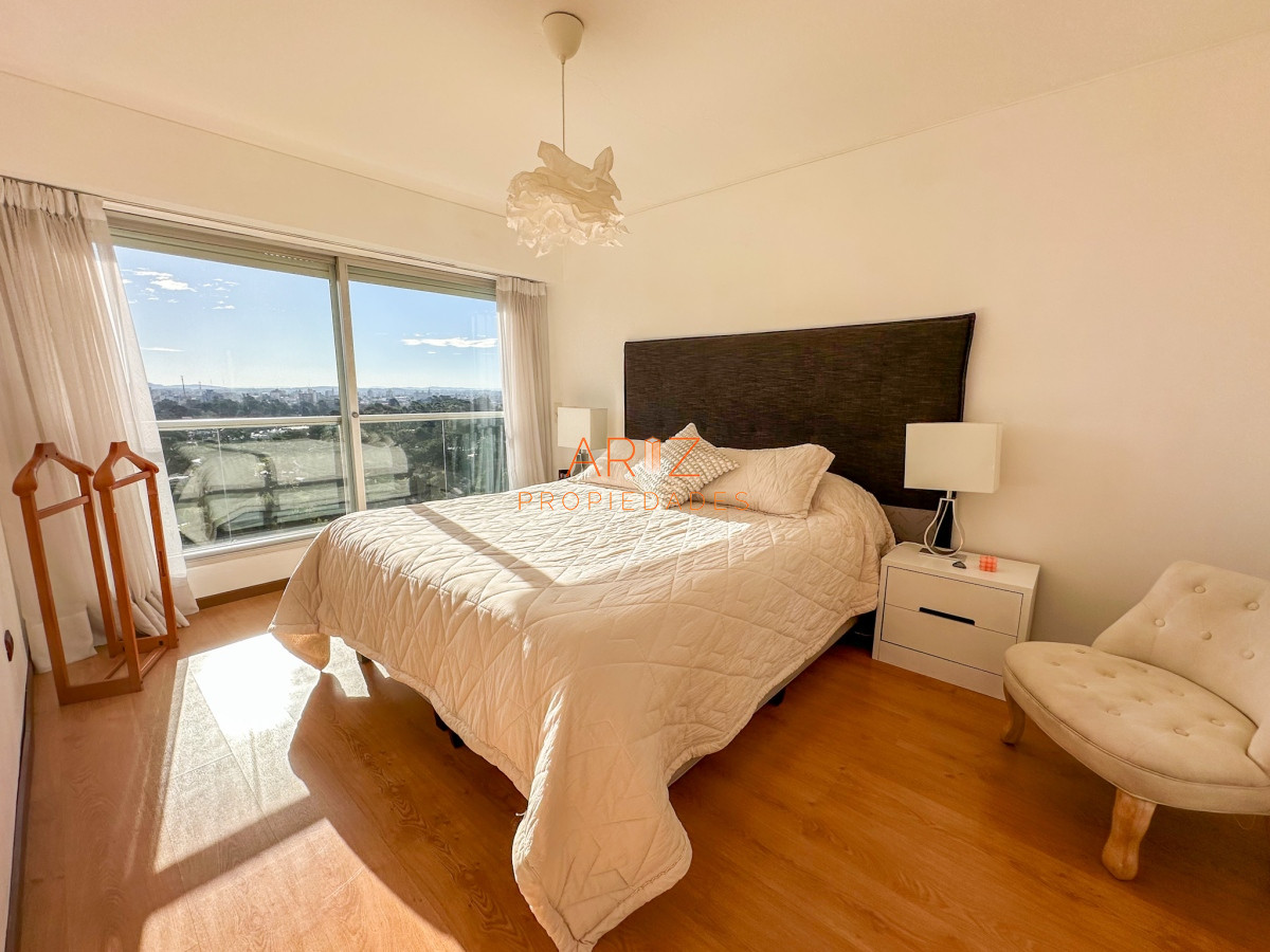 Apartamento ID.1913 - VENTA PISO ALTO APARTAMENTO 2 DORMITORIOS 2 BAÑOS SOL CASI TODO EL DIA, CONTRUCCION EXCEPCIONAL PUNTA DEL ESTE CANTEGRIL