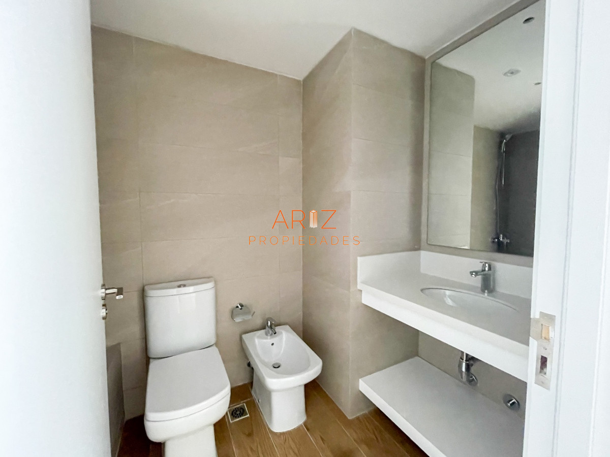 Apartamento ID.1457 - VENTA Y ALQUILER ANUAL 3 DORMITORIOS SUITES Y DEPENDENCIA DE SERVICIO COMPLETA PRIMERA LINEA BRAVA PUNTA DEL ESTE