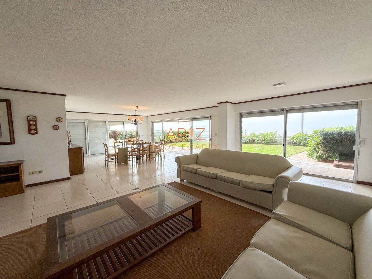 Apartamento ID.2324 - VENTA APARTAMENTO PRIMERA LINEA SEMI PISO PLANTA BAJA ESTILO CASA PENINSULA 3 DORMITORIOS Y MEDIO PUNTA DEL ESTE