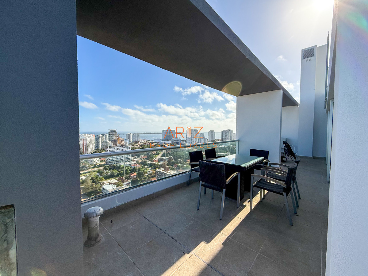 Apartamento ID.2296 - ALQUILER INVERNAL DESDE 1ERO MARZO 2025 PENTHOUSE 2DA LINEA BRAVA 3 DORMITORIOS