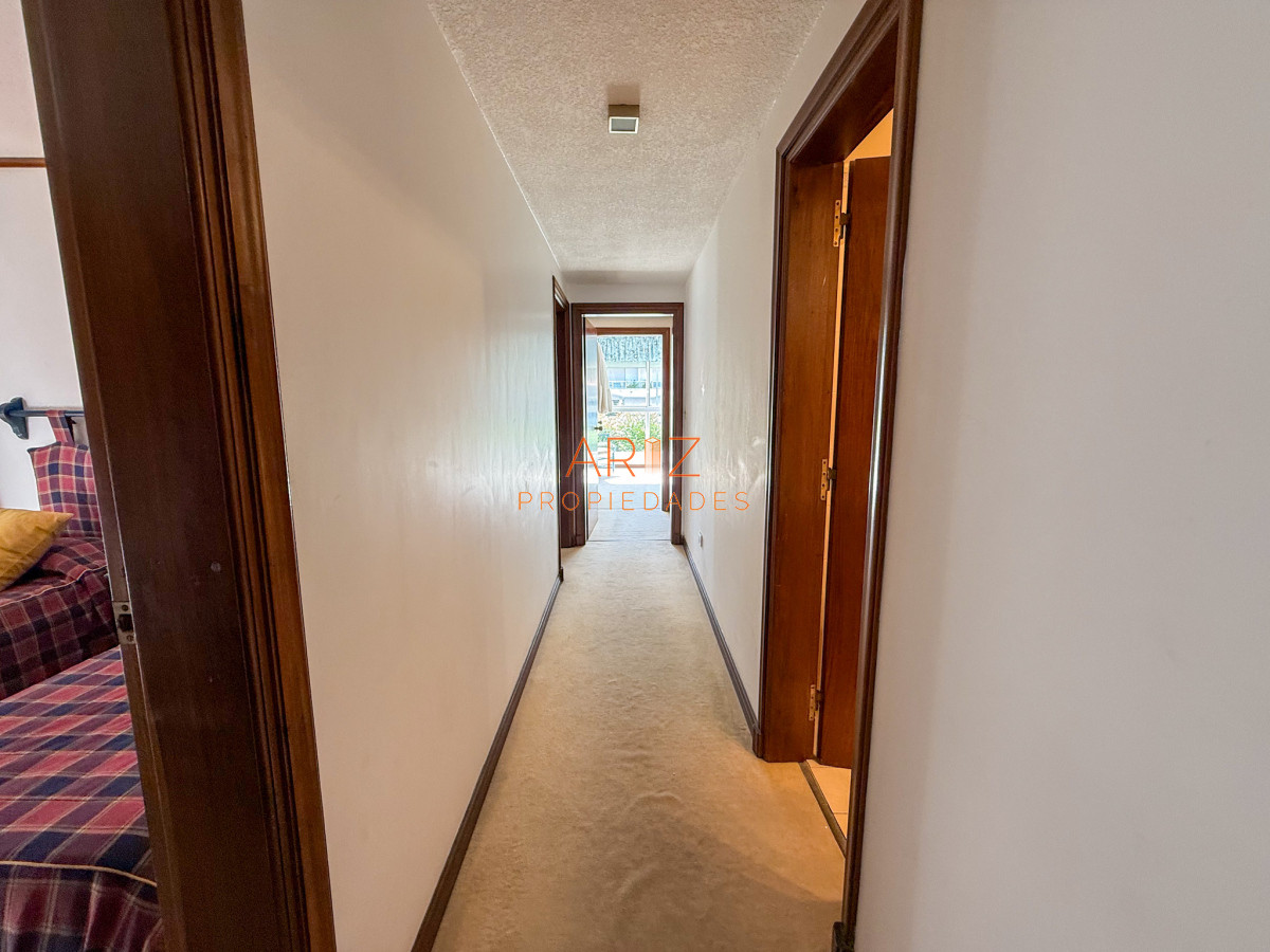Apartamento ID.2316 - VENTA SEMI PISO PRIMERA LINEA PENINSULA VISTA DIRECTA AL MAR 3 DORMITORIOS + SERVICIO PUNTA DEL ESTE CON ESTUFA A LEÑA