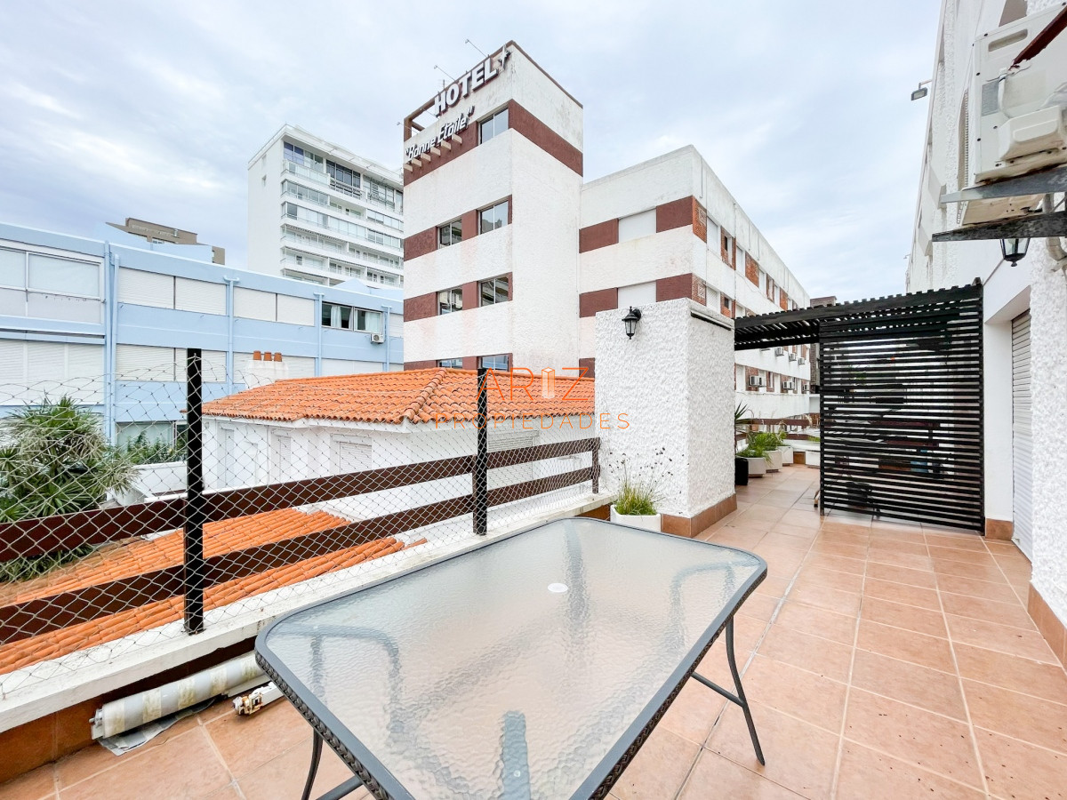 Apartamento ID.1420 - VENDO APARTAMENTO 2 DORMITORIOS 2 BAÑOS RECICLADO GRAN TERRAZA CON PARRILLERO PUNTA DEL ESTE PENINSULA