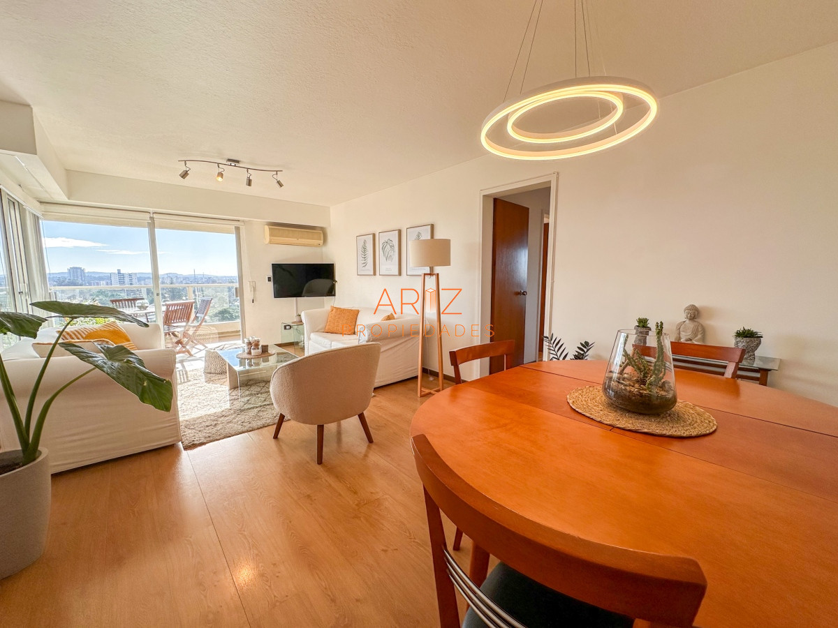 Apartamento ID.1913 - VENTA PISO ALTO APARTAMENTO 2 DORMITORIOS 2 BAÑOS SOL CASI TODO EL DIA, CONTRUCCION EXCEPCIONAL PUNTA DEL ESTE CANTEGRIL