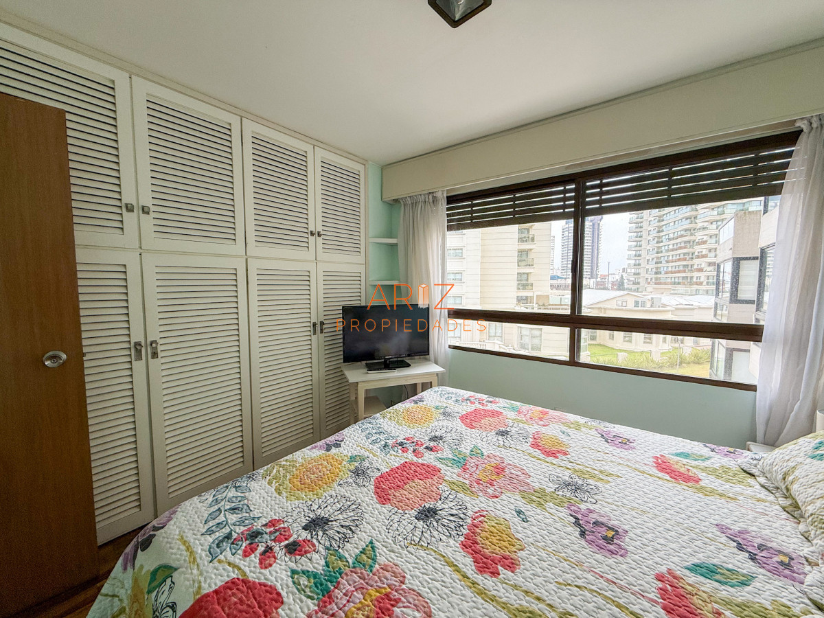 Apartamento ID.2401 - VENTA OPORTUNIDAD PRIMERA LINEA APARTAMENTO 1 DORMITORIO CON GARAGE VISTA A LA BRAVA PUNTA DEL ESTE 