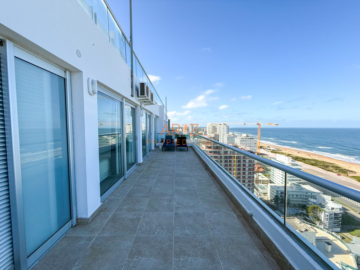 Apartamento ID.2296 - ALQUILER INVERNAL DESDE 1ERO MARZO 2025 PENTHOUSE 2DA LINEA BRAVA 3 DORMITORIOS