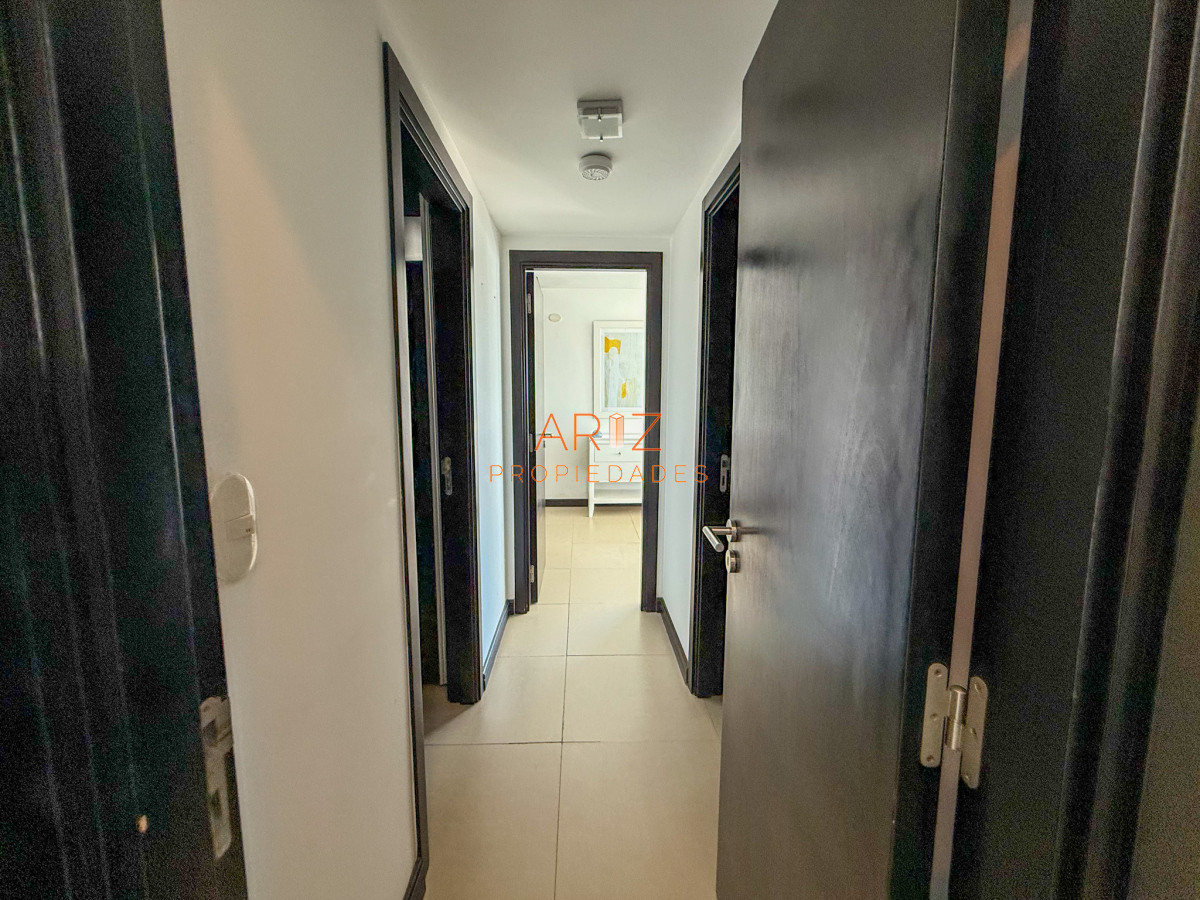 Apartamento ID.2326 - VENTA APARTAMENTO 3 DORMITORIOS EN SUITE + TOILETTE PISO ALTO SEGUNDA LINEA VISTA A LA MANSA 