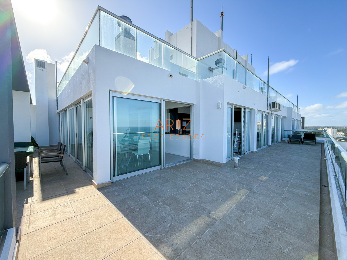 Apartamento ID.2296 - ALQUILER INVERNAL DESDE 1ERO MARZO 2025 PENTHOUSE 2DA LINEA BRAVA 3 DORMITORIOS
