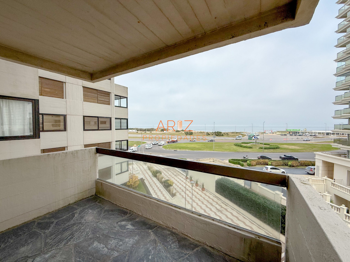 Apartamento ID.2402 - VENTA OPORTUNIDAD PRIMERA LINEA APARTAMENTO 2 DORMITORIOS VISTA A LA BRAVA PUNTA DEL ESTE 