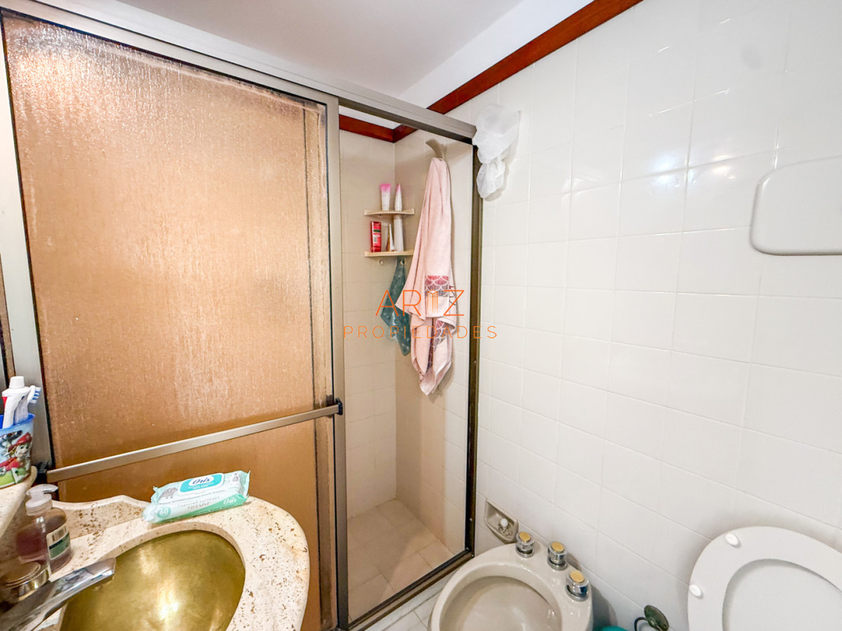 Apartamento ID.2510 - VENTA APARTAMENTO 2 DORMITORIOS 2 BAÑOS PRIMERA LINEA PLAYA MANSA VISTA LATERAL AL MAR