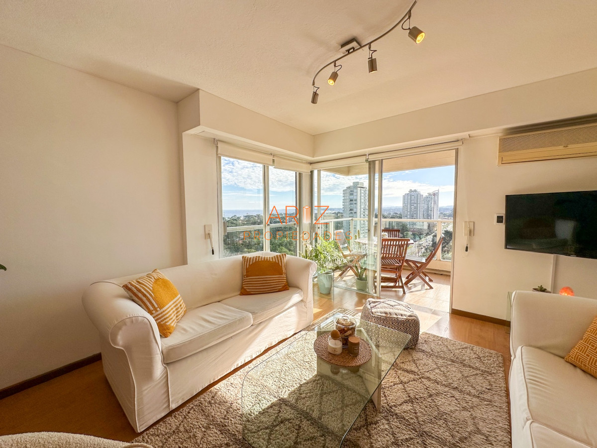Apartamento ID.1913 - VENTA PISO ALTO APARTAMENTO 2 DORMITORIOS 2 BAÑOS SOL CASI TODO EL DIA, CONTRUCCION EXCEPCIONAL PUNTA DEL ESTE CANTEGRIL