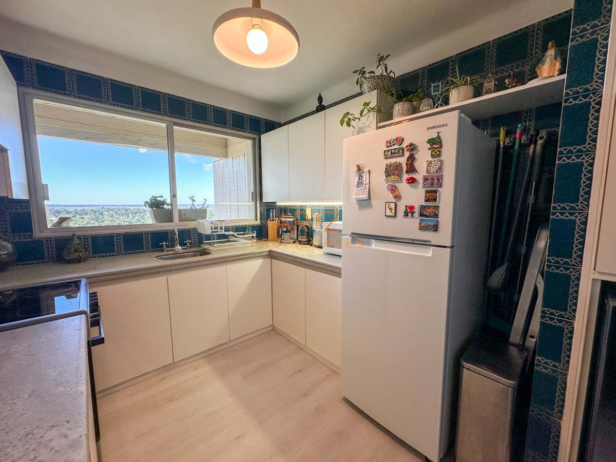 Apartamento ID.1913 - VENTA PISO ALTO APARTAMENTO 2 DORMITORIOS 2 BAÑOS SOL CASI TODO EL DIA, CONTRUCCION EXCEPCIONAL PUNTA DEL ESTE CANTEGRIL