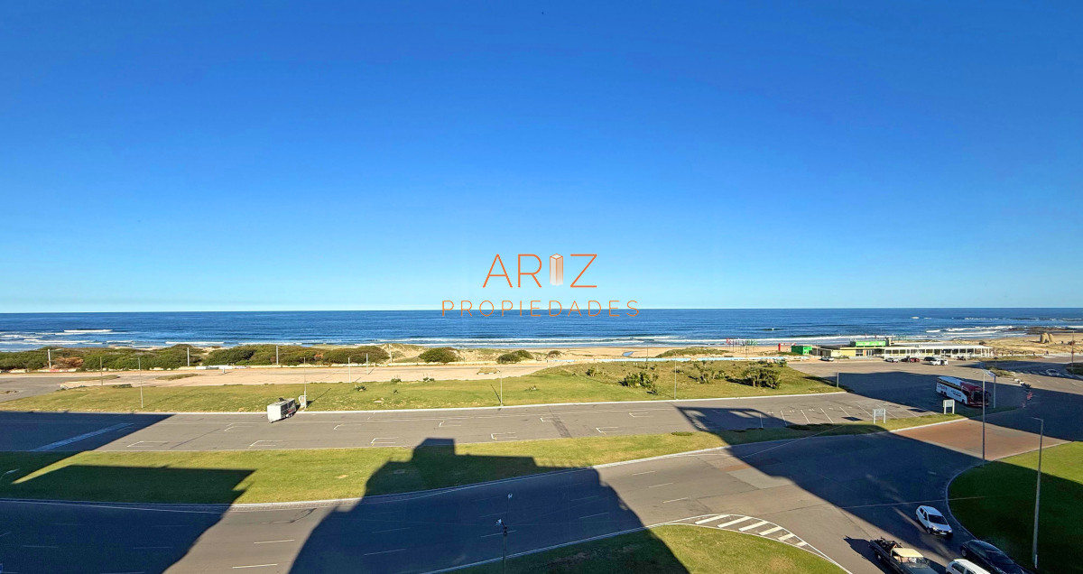 Apartamento ID.2377 - VENTA OPORTUNIDAD 2 DORMITORIOS 2 BAÑOS 1 SUITE PRIMERA LINEA PLAYA BRAVA FRENTE AL MAR AMPLIO APARTAMENTO EXCELENTE CONSTRUCCION