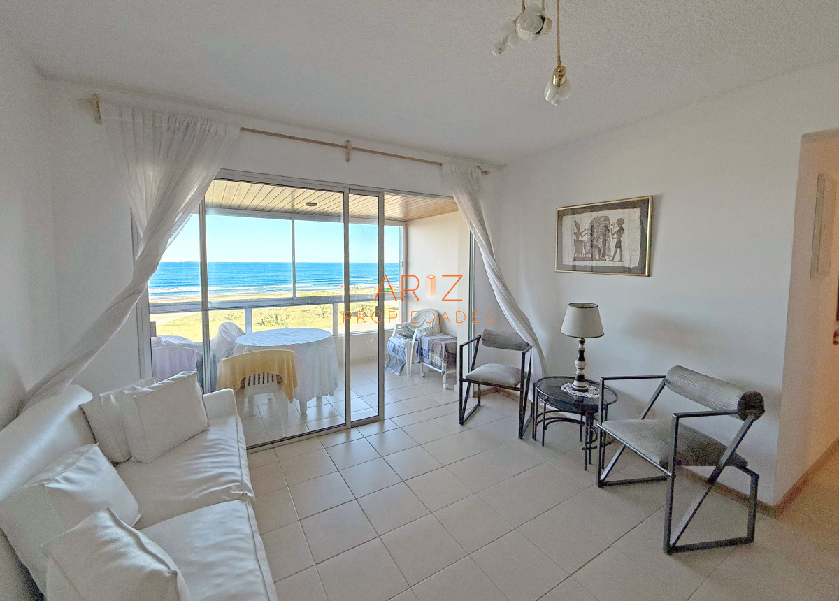 Apartamento ID.2377 - VENTA OPORTUNIDAD 2 DORMITORIOS 2 BAÑOS 1 SUITE PRIMERA LINEA PLAYA BRAVA FRENTE AL MAR AMPLIO APARTAMENTO EXCELENTE CONSTRUCCION