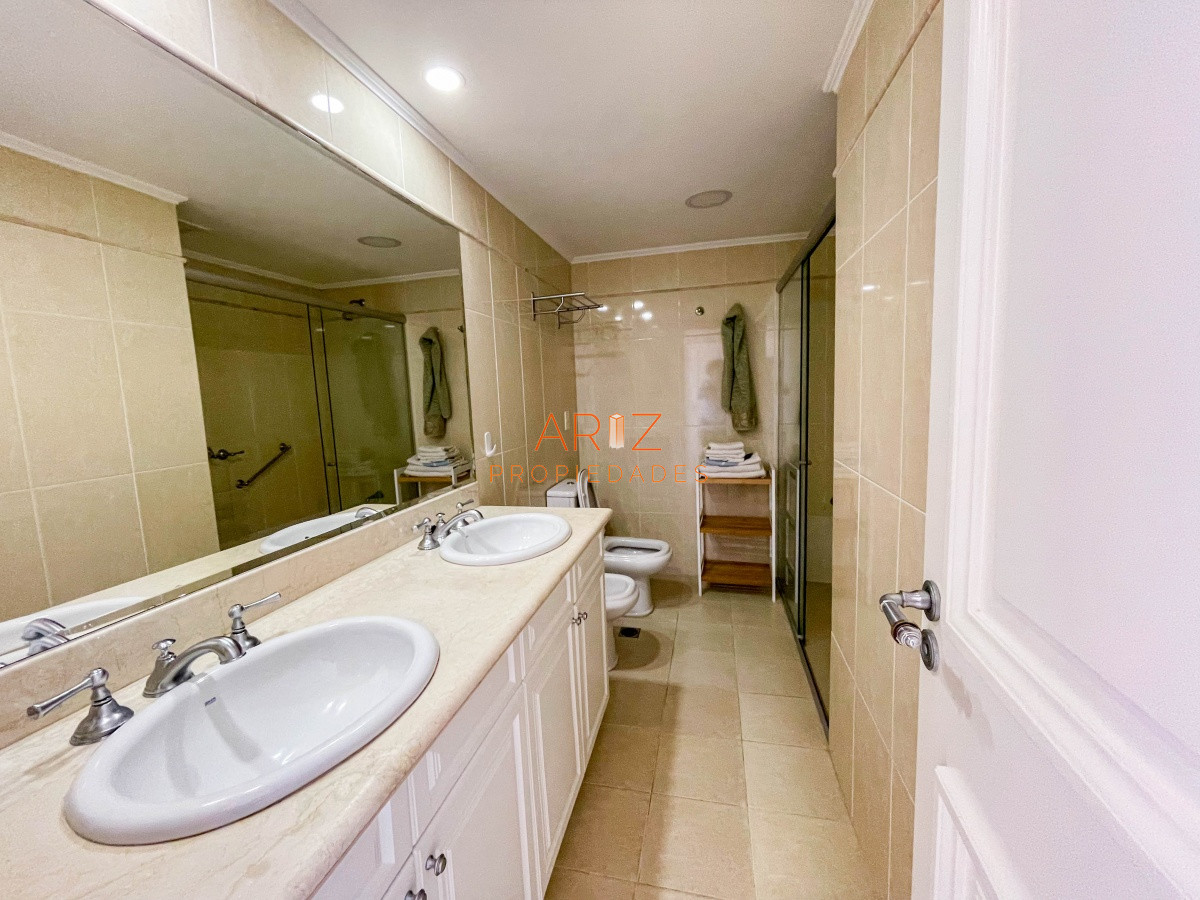 Apartamento ID.348 - VENDO APARTAMENTO 4 DORMITORIOS PUNTA DEL ESTE MANSA PRIMERA LINEA