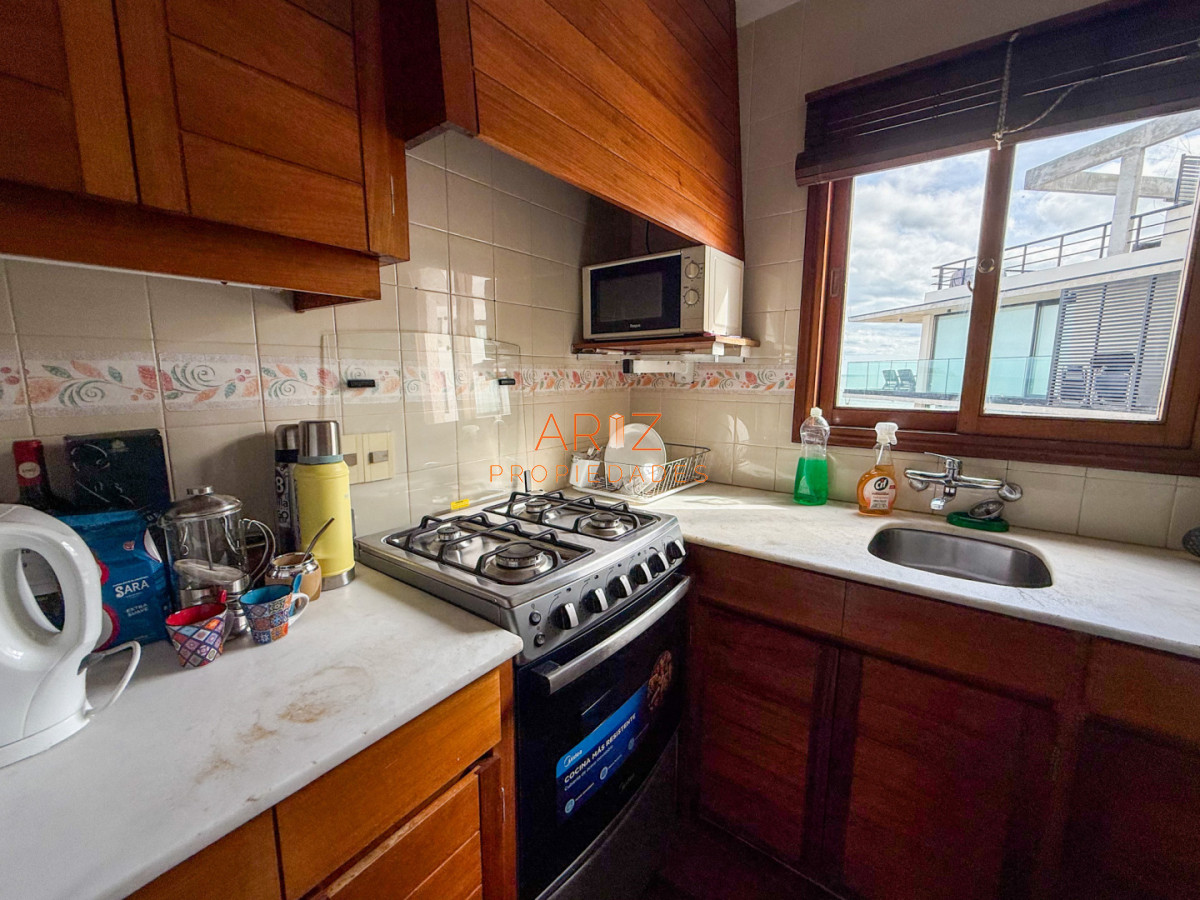 Apartamento ID.2510 - VENTA APARTAMENTO 2 DORMITORIOS 2 BAÑOS PRIMERA LINEA PLAYA MANSA VISTA LATERAL AL MAR