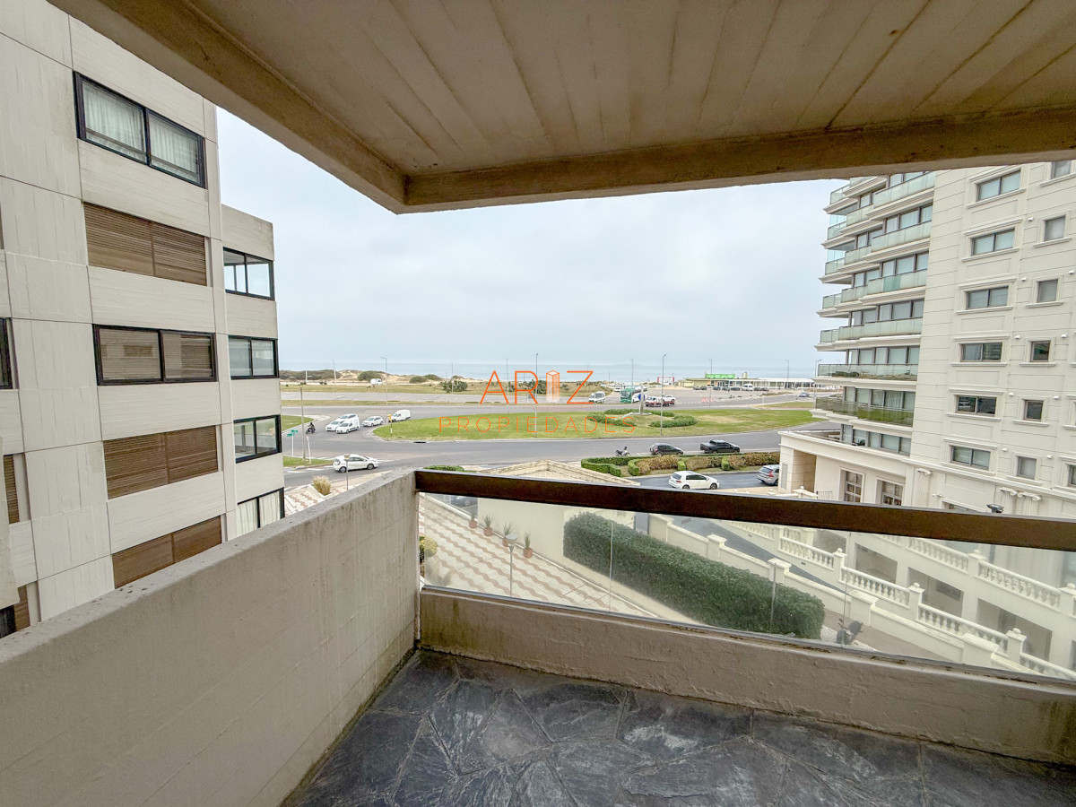 Apartamento ID.2402 - VENTA OPORTUNIDAD PRIMERA LINEA APARTAMENTO 2 DORMITORIOS VISTA A LA BRAVA PUNTA DEL ESTE 