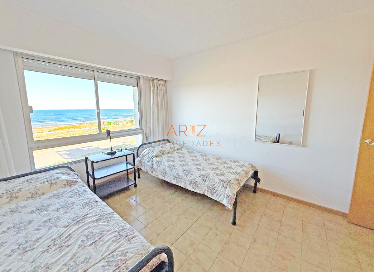 Apartamento ID.2377 - VENTA OPORTUNIDAD 2 DORMITORIOS 2 BAÑOS 1 SUITE PRIMERA LINEA PLAYA BRAVA FRENTE AL MAR AMPLIO APARTAMENTO EXCELENTE CONSTRUCCION
