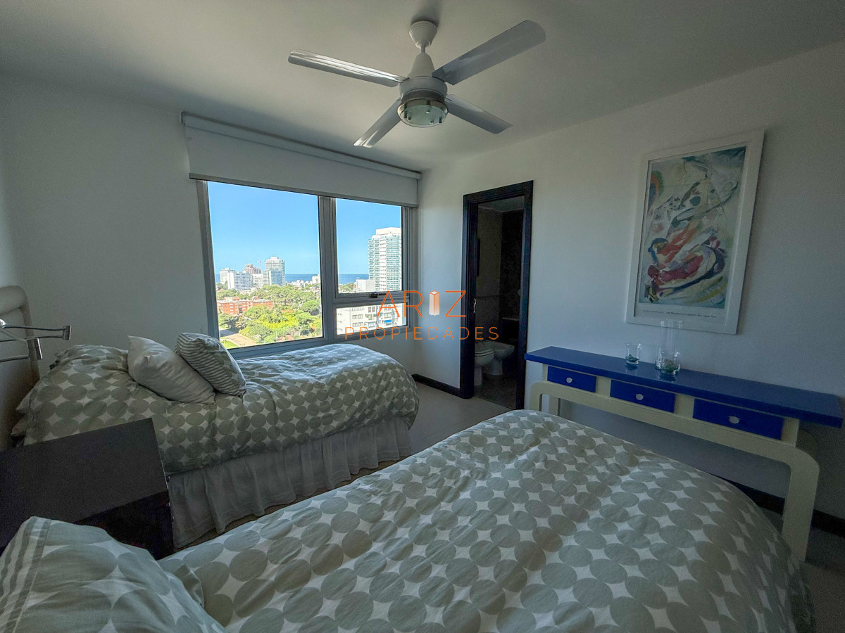 Apartamento ID.2326 - VENTA APARTAMENTO 3 DORMITORIOS EN SUITE + TOILETTE PISO ALTO SEGUNDA LINEA VISTA A LA MANSA 