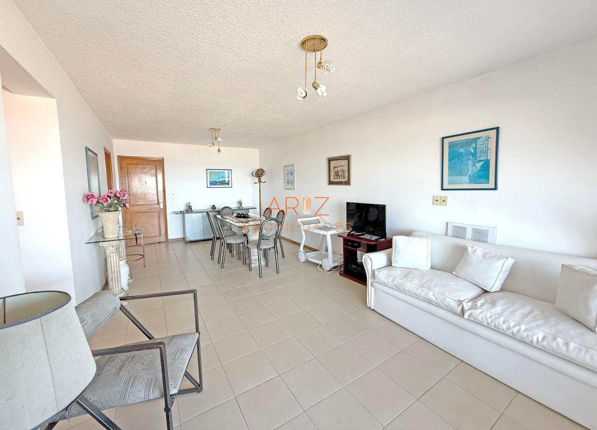 Apartamento ID.2377 - VENTA OPORTUNIDAD 2 DORMITORIOS 2 BAÑOS 1 SUITE PRIMERA LINEA PLAYA BRAVA FRENTE AL MAR AMPLIO APARTAMENTO EXCELENTE CONSTRUCCION