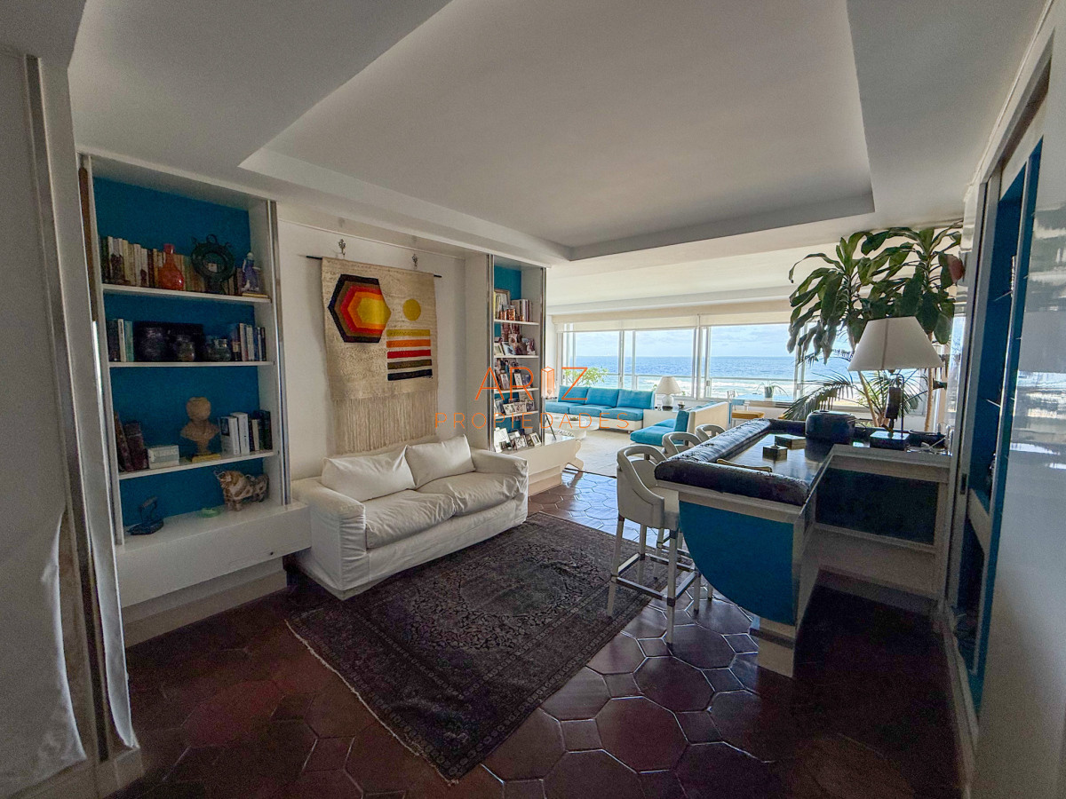 Apartamento ID.2342 - VENTA APARTAMENTO PRIMERA LINEA BRAVA 4 DORMITORIOS Y SERVICIO COMPLETO GRAN PLANTA VISTA DIRECTA A LA BRAVA