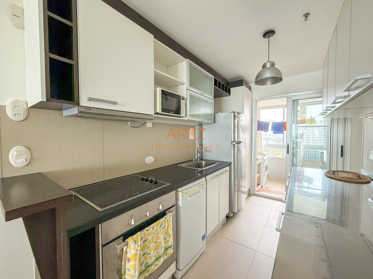 Apartamento ID.2321 - VENTA APARTAMENTO SEGUNDA LINEA 2 DORMITORIOS 2 BAÑOS PISO ALTO PLAYA MANSA A 1 CUADRA DEL MAR TODOS LOS SERVICIOS