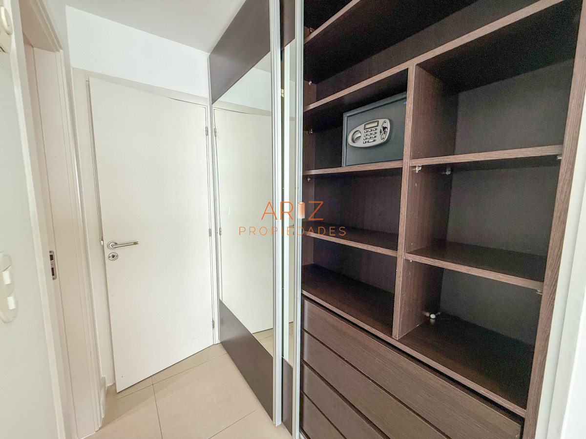 Apartamento ID.2321 - VENTA APARTAMENTO SEGUNDA LINEA 2 DORMITORIOS 2 BAÑOS PISO ALTO PLAYA MANSA A 1 CUADRA DEL MAR TODOS LOS SERVICIOS