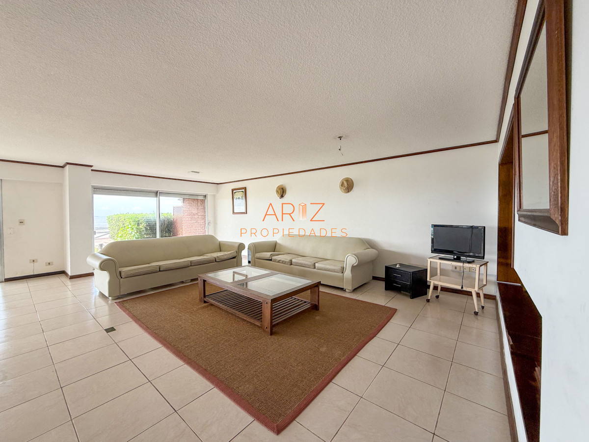 Apartamento ID.2324 - VENTA APARTAMENTO PRIMERA LINEA SEMI PISO PLANTA BAJA ESTILO CASA PENINSULA 3 DORMITORIOS Y MEDIO PUNTA DEL ESTE