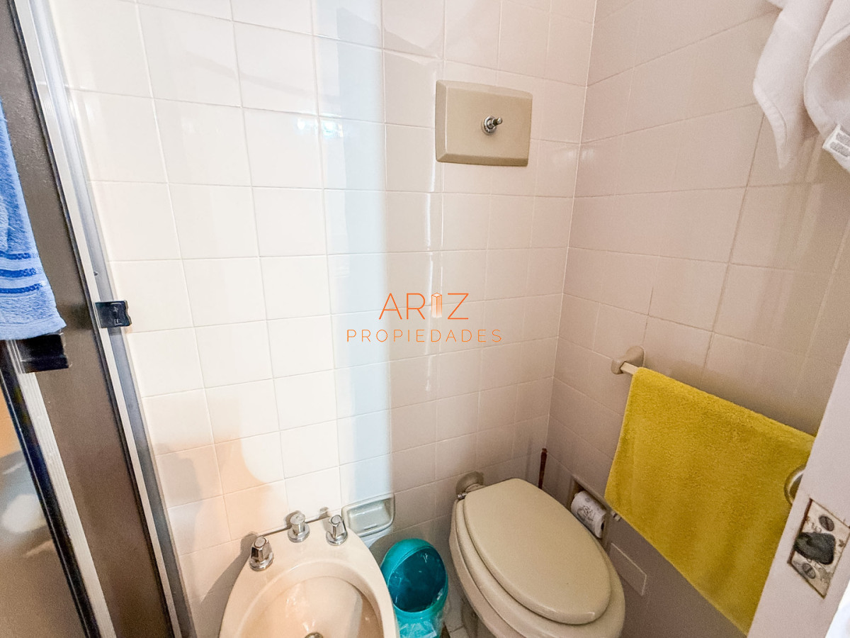 Apartamento ID.2510 - VENTA APARTAMENTO 2 DORMITORIOS 2 BAÑOS PRIMERA LINEA PLAYA MANSA VISTA LATERAL AL MAR