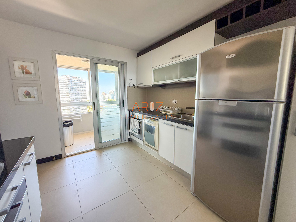 Apartamento ID.2326 - VENTA APARTAMENTO 3 DORMITORIOS EN SUITE + TOILETTE PISO ALTO SEGUNDA LINEA VISTA A LA MANSA 
