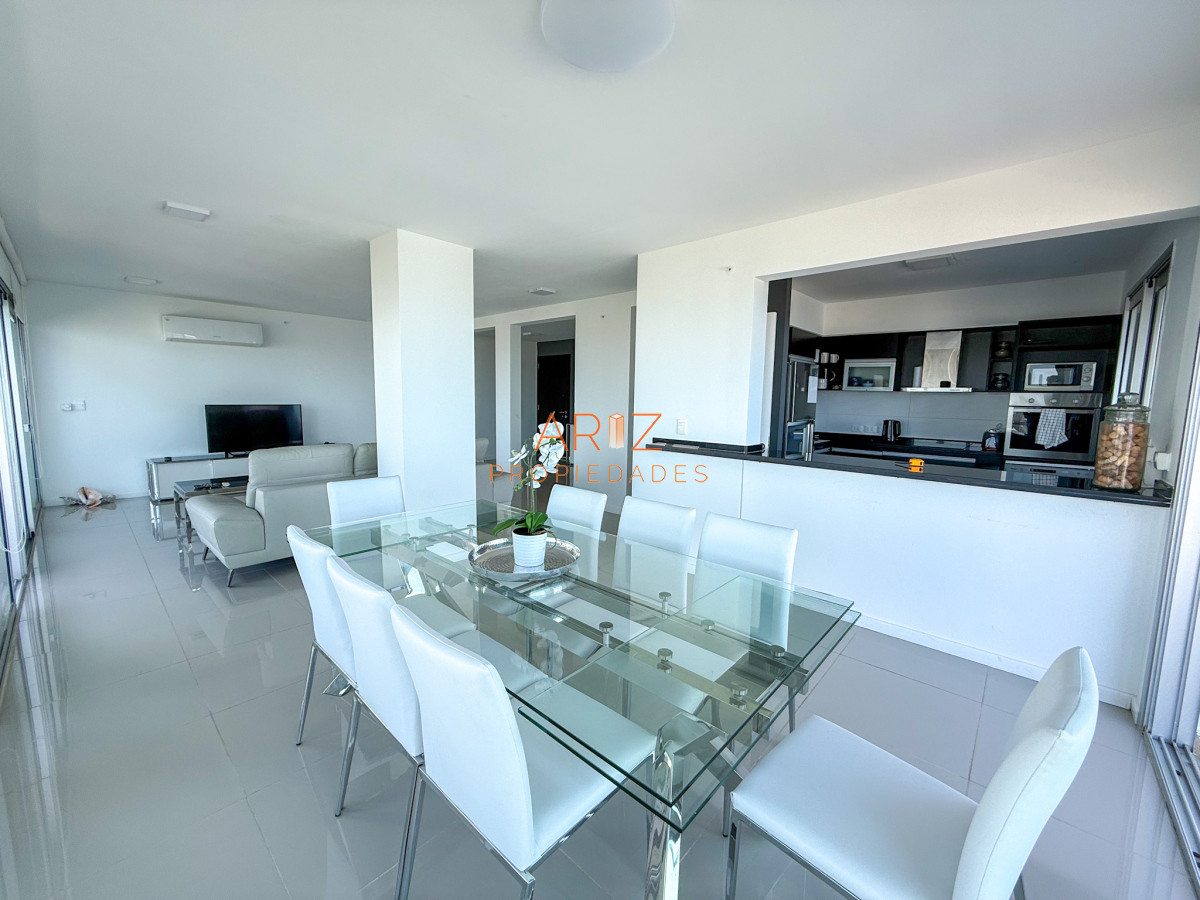 Apartamento ID.2296 - ALQUILER INVERNAL DESDE 1ERO MARZO 2025 PENTHOUSE 2DA LINEA BRAVA 3 DORMITORIOS
