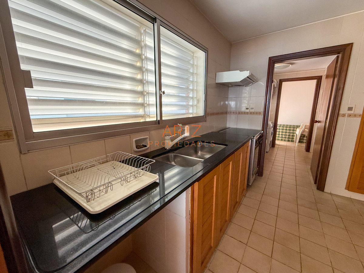 Apartamento ID.2316 - VENTA SEMI PISO PRIMERA LINEA PENINSULA VISTA DIRECTA AL MAR 3 DORMITORIOS + SERVICIO PUNTA DEL ESTE CON ESTUFA A LEÑA