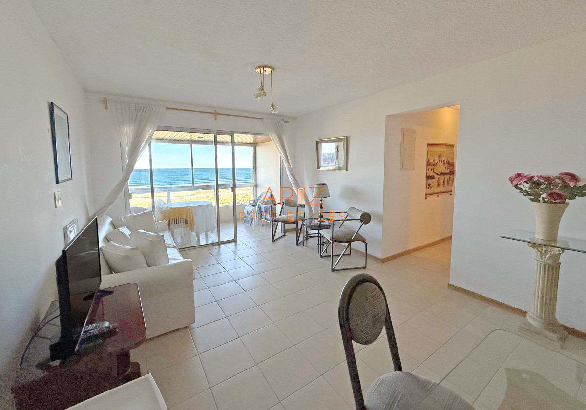 Apartamento ID.2377 - VENTA OPORTUNIDAD 2 DORMITORIOS 2 BAÑOS 1 SUITE PRIMERA LINEA PLAYA BRAVA FRENTE AL MAR AMPLIO APARTAMENTO EXCELENTE CONSTRUCCION