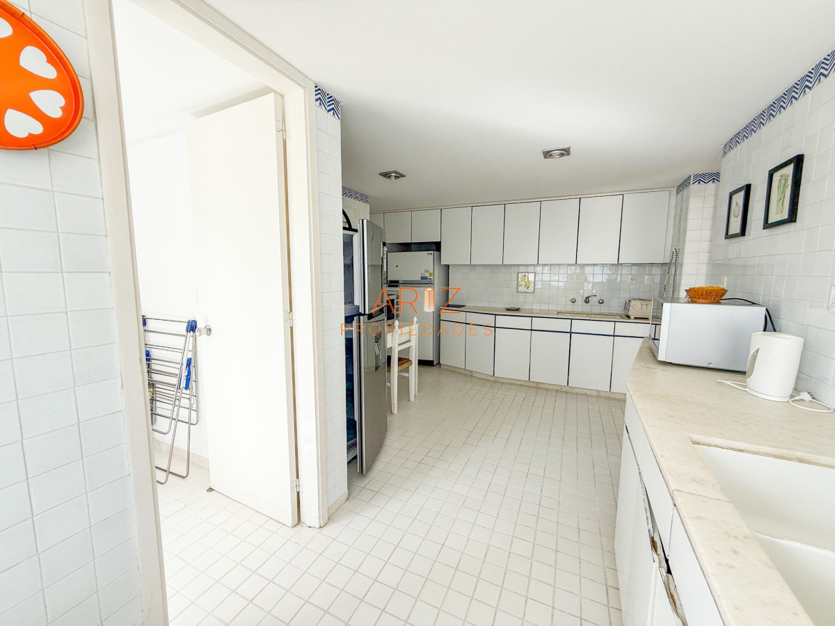 Apartamento ID.2342 - VENTA APARTAMENTO PRIMERA LINEA BRAVA 4 DORMITORIOS Y SERVICIO COMPLETO GRAN PLANTA VISTA DIRECTA A LA BRAVA