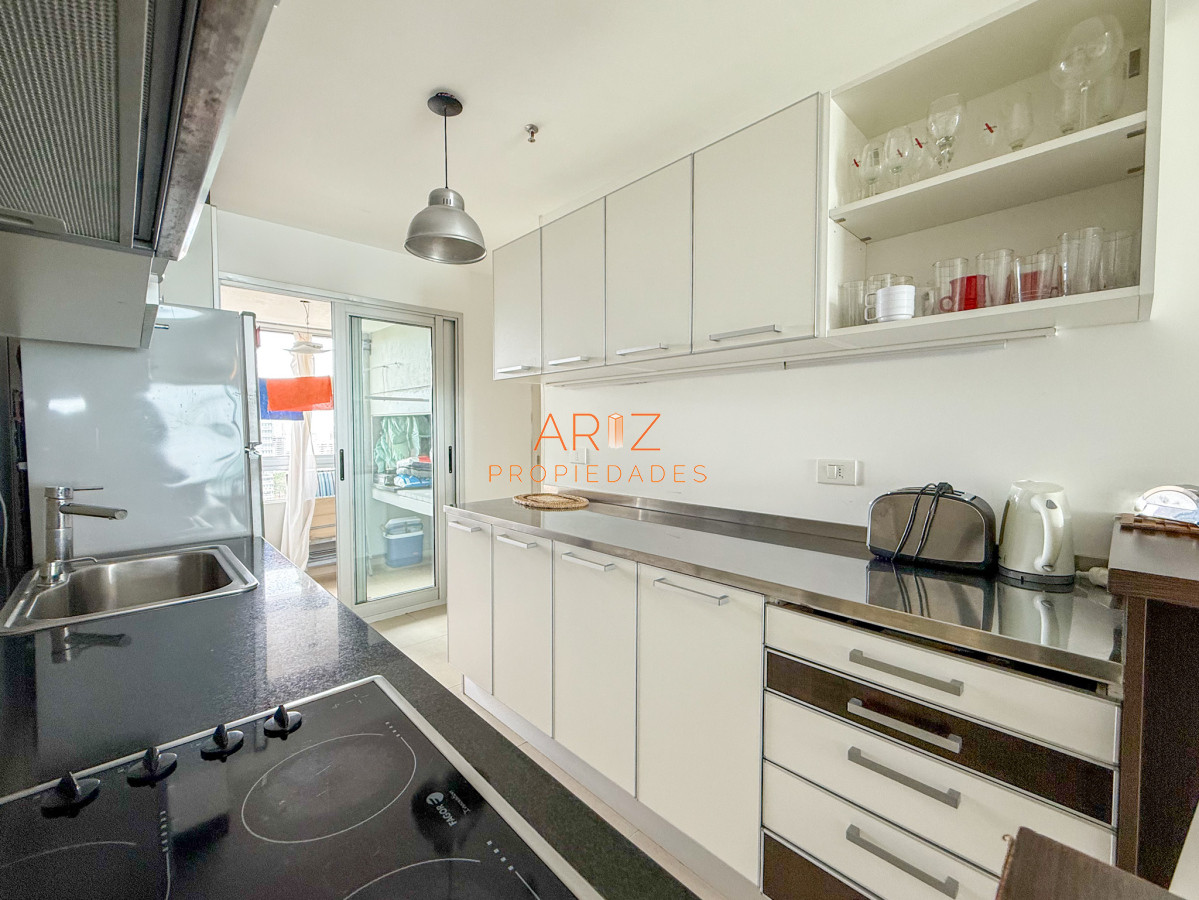 Apartamento ID.2321 - VENTA APARTAMENTO SEGUNDA LINEA 2 DORMITORIOS 2 BAÑOS PISO ALTO PLAYA MANSA A 1 CUADRA DEL MAR TODOS LOS SERVICIOS