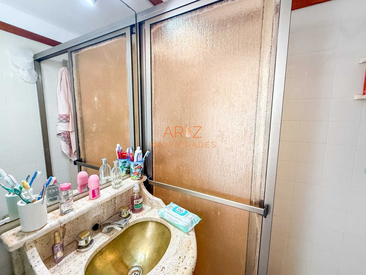 Apartamento ID.2510 - VENTA APARTAMENTO 2 DORMITORIOS 2 BAÑOS PRIMERA LINEA PLAYA MANSA VISTA LATERAL AL MAR