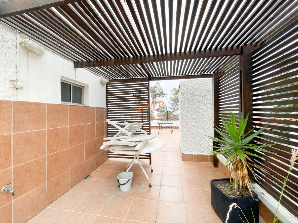 Apartamento ID.1420 - VENDO APARTAMENTO 2 DORMITORIOS 2 BAÑOS RECICLADO GRAN TERRAZA CON PARRILLERO PUNTA DEL ESTE PENINSULA