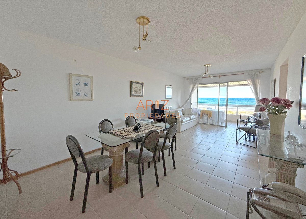 Apartamento ID.2377 - VENTA OPORTUNIDAD 2 DORMITORIOS 2 BAÑOS 1 SUITE PRIMERA LINEA PLAYA BRAVA FRENTE AL MAR AMPLIO APARTAMENTO EXCELENTE CONSTRUCCION