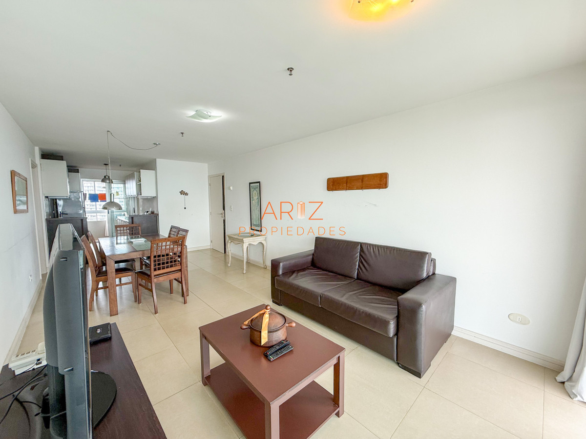 Apartamento ID.2321 - VENTA APARTAMENTO SEGUNDA LINEA 2 DORMITORIOS 2 BAÑOS PISO ALTO PLAYA MANSA A 1 CUADRA DEL MAR TODOS LOS SERVICIOS