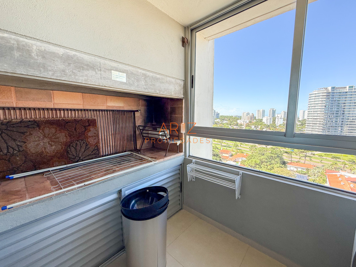 Apartamento ID.2326 - VENTA APARTAMENTO 3 DORMITORIOS EN SUITE + TOILETTE PISO ALTO SEGUNDA LINEA VISTA A LA MANSA 