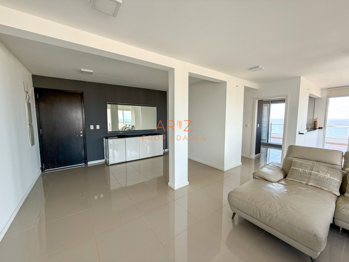 Apartamento ID.2296 - ALQUILER INVERNAL DESDE 1ERO MARZO 2025 PENTHOUSE 2DA LINEA BRAVA 3 DORMITORIOS