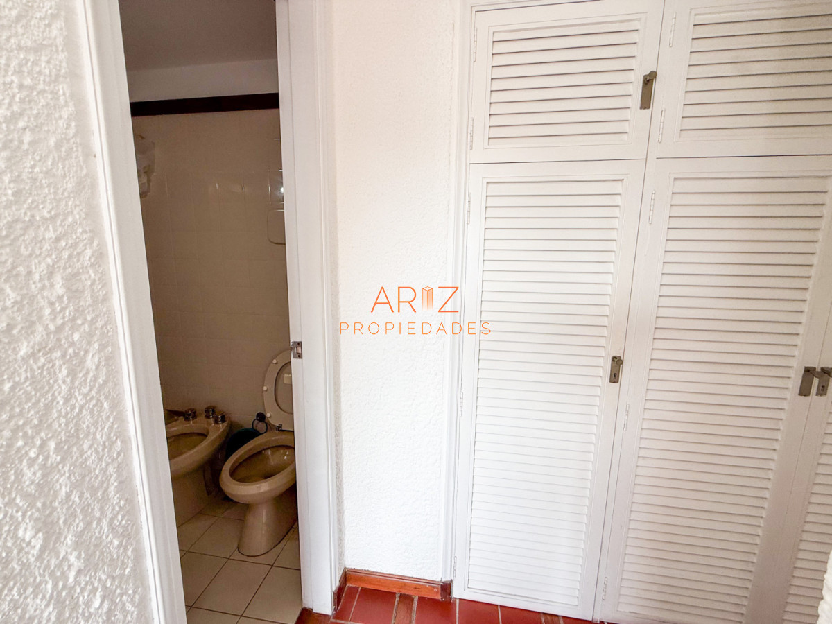 Apartamento ID.2510 - VENTA APARTAMENTO 2 DORMITORIOS 2 BAÑOS PRIMERA LINEA PLAYA MANSA VISTA LATERAL AL MAR